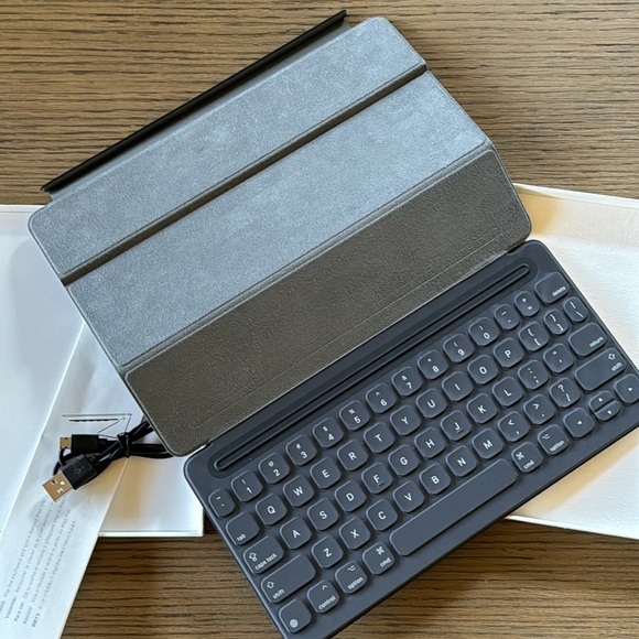 Apple iPad Smart Keyboard Folio - Picture 3 of 7